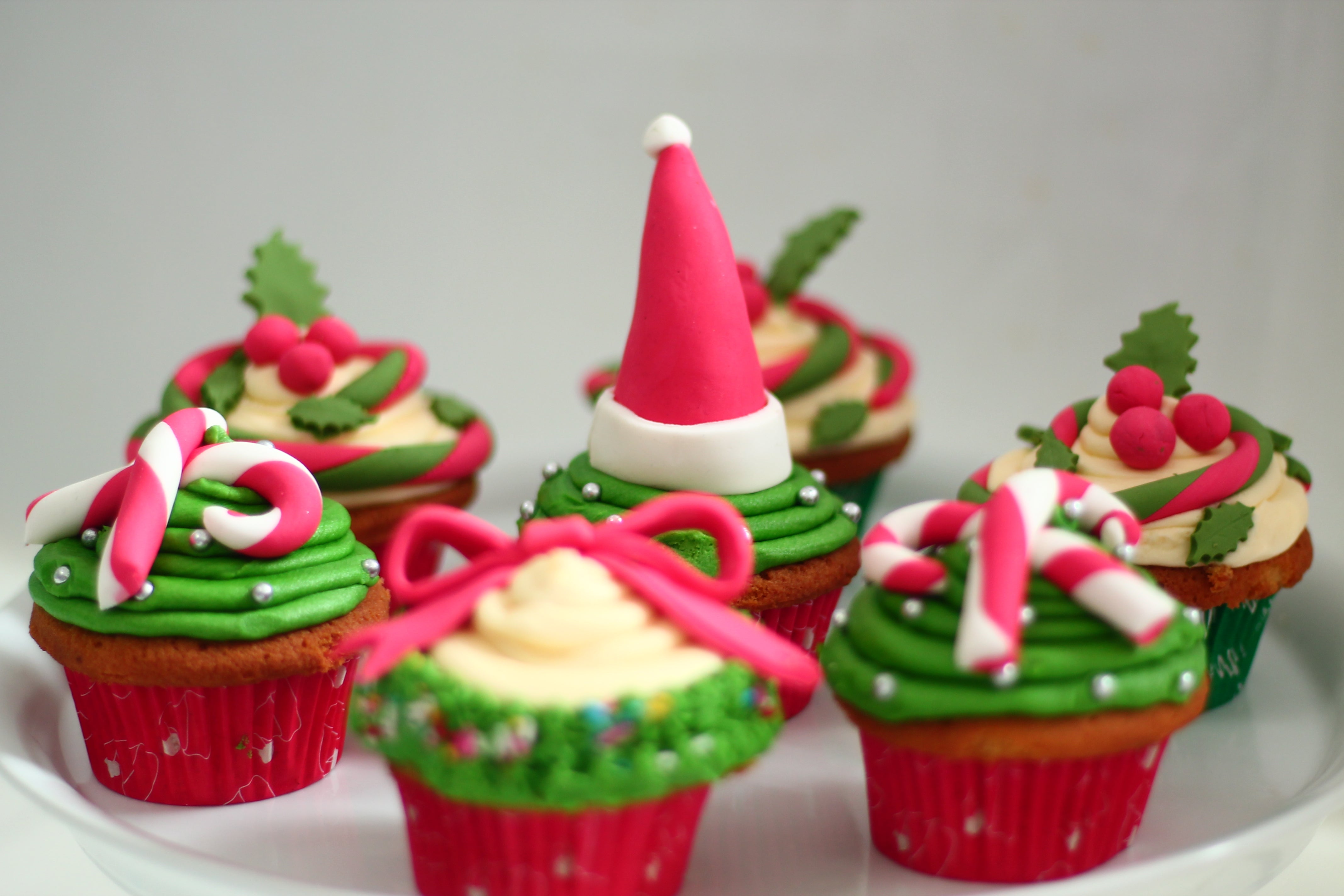 How to Make a Christmas Tree Cake Out of Cupcakes | Beyond Frosting
